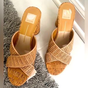 New “Dolce Vita” never worn Beige Wedge Sandal. cork heel size 9.5 Womens 👡👡👡